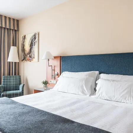 Hotell Up 4*